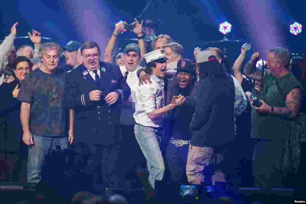 SAD - Paul McCartney učestvovao je na koncertu pomoći nastradlim od super luje Sandy, New York, 13Dec2012. 