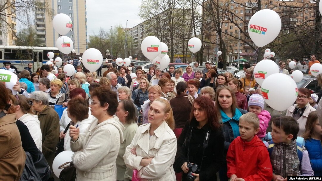 На митинг в защиту Измайловской больницы взрослые пришли вместе с нуждающимися в лечении детьми