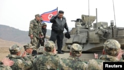 Кім Чен Ин взяв участь у навчаннях і сам керував танком нової моделі, яку назвав «найпотужнішою у світі».