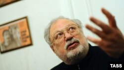 رستم ابراهیم بگف، سینماگری است که به‌واسطه نگارش فیلمنامه اثر کلاسیکی مانند «آفتاب سوخته» در جهان شهرت دارد