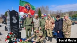 Әлмәттә сугышта үлгән хәрби кабере