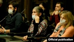 Armenia - Relatives of Armenan soldiers who went missing during the war in Nagorno-Karabakh meet with Prime Minister Nikol Pashinian, Yerevan, November 23, 2020.