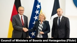 Borjana Krišto, predsjedavajuća Savjeta ministara BiH, sastala se sa Ginterom Krihbaumom (L), njemačkim ministrom za Evropu, i njegovim francuskim kolegom, Bendžaminom Hadadom, Sarajevo, 2. jun 2026.
