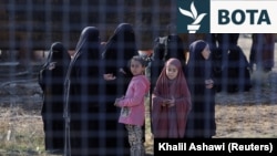 Gra dhe fëmijë në kampin Al-Hol në Siri, 21 janar 2026.