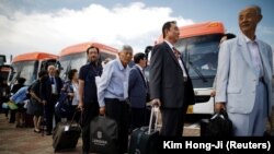 Түндүк Кореяга туугандарын көрүүгө бараткан түштүк кореялыктар. 20-август, 2018-жыл.