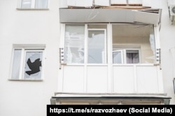 Коммунальные службы ликвидируют последствия от сбитых БпЛА в доме по улице Гоголя в Севастополе в ночь на 17 февраля 2026 года