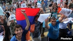 Armenia - Youth activists celebrate Yerevan Mayor Taron Markarian's decision to reverse a rise in transport fares, 25Jul2013.