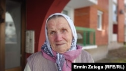 Zahida Huseinović je iz Srebrenice, ali godinama živi u Vogošći. Kaže da zbog hladnih radijatora u posljednjih mjesec i po, osjeća i zdravstvene tegobe.