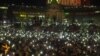 Начное сьветлавое шоў падчас выкананьня гімну на Майдане (12 сьнежня 2013)