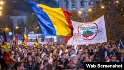 La un protest al românilor în străinătate, înaintea turului doi al alegerilor prezidenţiale din România