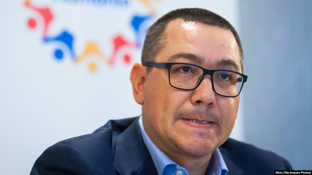 Victor Ponta s-a angajat la partid, pe un salariu de 3.000 de euro net lunar, în calitate de consilier juridic. Printre misiunile sale, era și aceea de a rezolva problema cu gecile de campanie. Imagine generică cu liderul Pro România. 