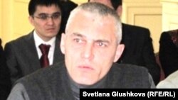 Руслан Оздоев - түрмөдө көз жумган Шамил Ярославлевдин агасы. Астана, 23-ноябрь, 2011