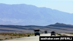 Aleksandr Wasilýewiç Danowy Nebitdag (häzirki Balkanabat) şäherini goltuklap oturan dagyň gujagynda jaýlapdyrlar. 