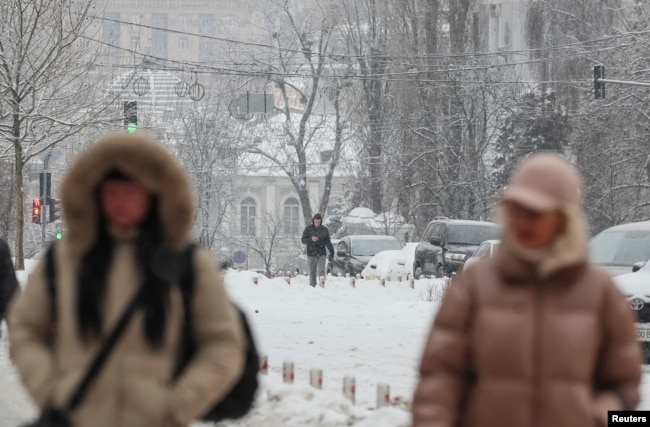 Disa qytetarë në Kiev më 15 janar.