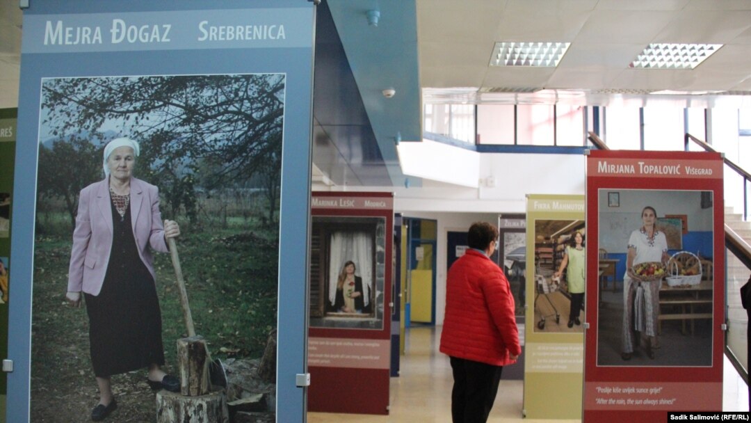  izložba fotografija „Žive smo – Snovi žena“ otvorena u Srebrenici
