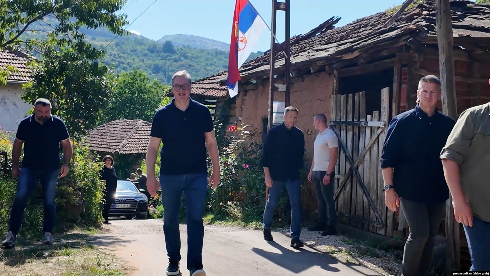 Da li će 'šatorska kampanja' pomoći Vučiću da sačuva vlast?