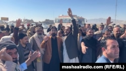 په پښين کې سرکاري ملازمينو د احتجاج پر مهال لويې لارې تړلې دي ـ د جنورۍ ۱۳مې انځور