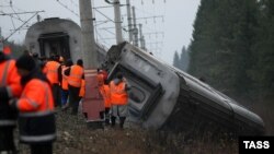 На месте крушения "Невского экспресса", 28 ноября 2009