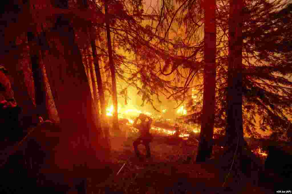 Fresno megyében is küzdenek a Creek Fire-rel.