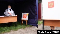 На фото: виборча дільниця на виборах до російської Держдуми в одному з селищ Росії