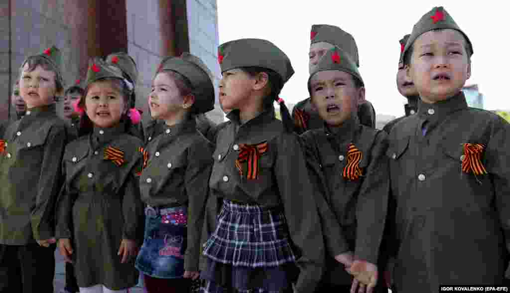 Kyrgyz children sing during meetings with World War II veterans on Victory Square in Bishkek. The region is marking the 74th anniversary of the victory over Nazi Germany. The Soviet Union lost 27 million people in the war. (epa-EFE/Igor Kovalenko)