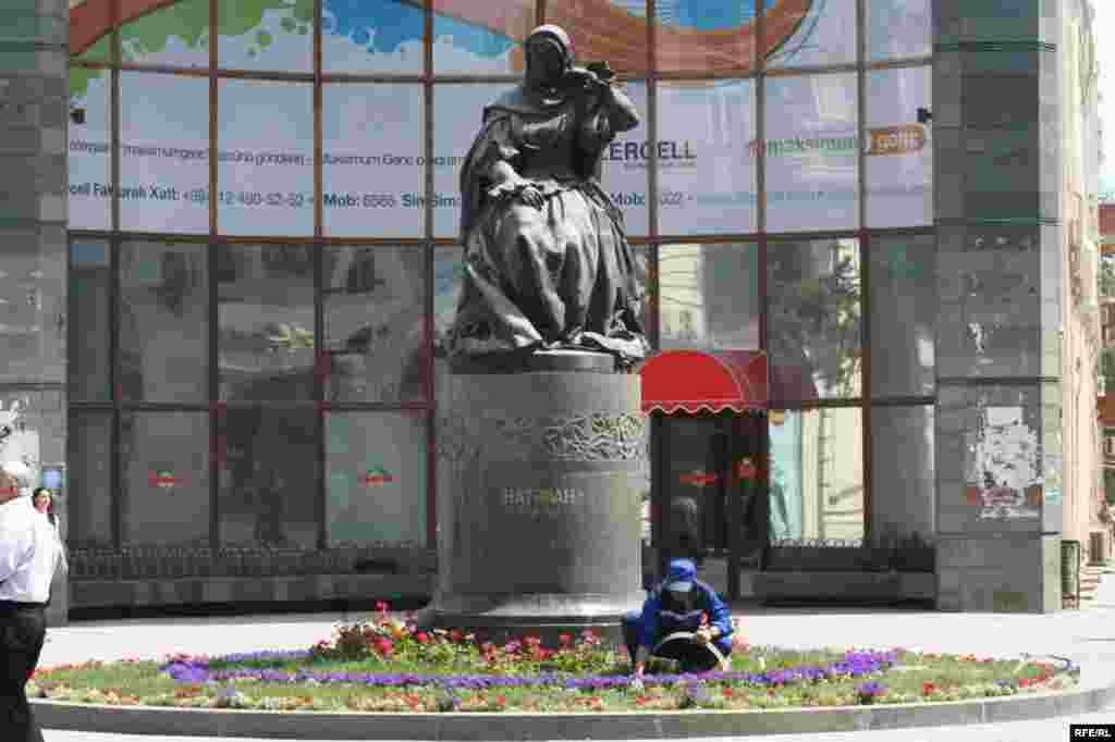 Bakı heykəllərinin ürəyindən nə keçir? #14