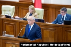 Prim-ministrul desemnat, Alexandru Munteanu se adresează deputaților pentru susținerea echipei și programului său de guvernare, Chișinău, 31 octombrie 2025.