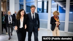 Ish-drejtoresha e Shërbimit Informativ të Shtetit (SHISH) në Shqipëri, Vlora Hyseni, takohet me shefin e NATO-s, Mark Rutte, në Bruksel, më 23 September 2025.