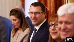 Николай Коприунков (в средата) остана единственият член на близкия кръг на Радев в президентството.