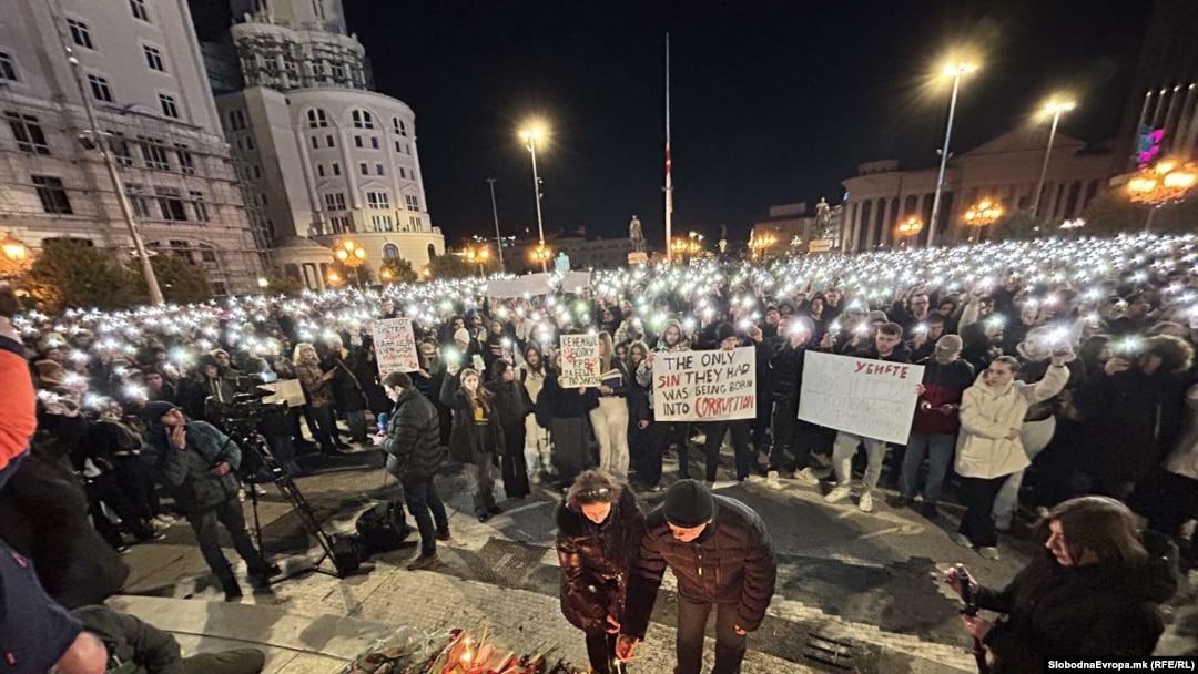 Собир на граѓани во Скопје поради трагедијата во Кочани во која загинаа 59 лица, 18.3.2025