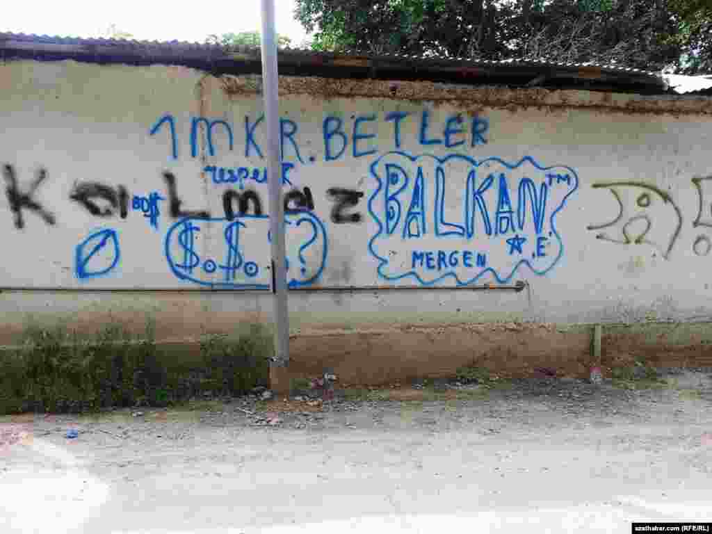 Aşgbatda graffiti