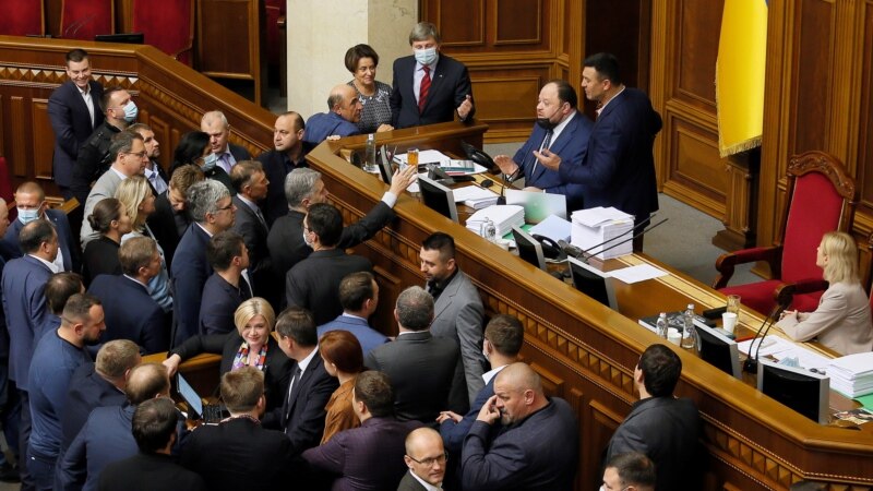 Украина донесе закон со кој се ограничува влијанието на олигарсите 