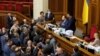 În Ucraina, legea dezoligarhizării a fost adoptată la 23 septembrie 2021, după certuri aprige între putere și opoziție și un atentat asupra unui consilier prezidențial. Președintele Zelenski a promulgat legea pe 5 noiembrie același an.