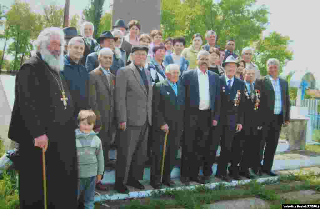 Andrei Găină (primul rînd, centru, cu baston), 9 mai 2008