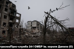 Зруйновані російськими ударами багатоповерхівки у Костянтинівці. Костянтинівка, 20 грудня 2025 року