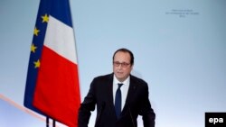 Президент Франции Франсуа Олланд выступает с речью в Совете по вопросам экономическим, социальным и защиты окружающей среды в Париже, 18 января 2016 года
