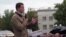 Казанские чиновники ретировались с митинга с позором