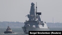 დიდი ბრიტანეთის სამხედრო ხომალდი HMS Defender-ი ოდესის პორტთან.