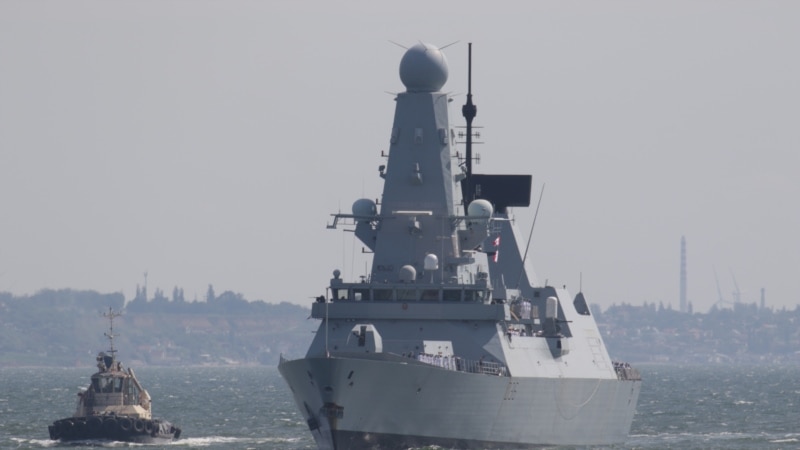 Британија демантира дека Русија пукала кон нивни брод во Црното море