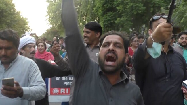 Pakistani Journalists Protest 'Draconian' Draft Media Law