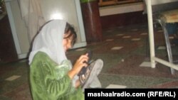 نازو بوټان پالیش کوي 