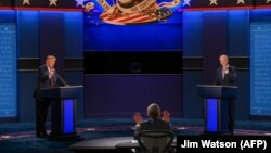 Donald Trump dhe Joe Biden gjatë një debati para zgjedhjeve presidenciale të vitit 2020.
