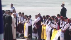 Papu na aerodromu dočekala djeca iz cijele BiH