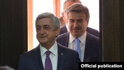 Armenia - President Serzh Sarkisian and Prime Minister Karen Karapetian arrive for a cabinet meeting in Yerevan, 29Jun2017.