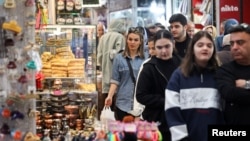 نمایی از بازار بزرگ تجریش در تهران در روزهای جنگ آمریکا و اسرائیل با ایران