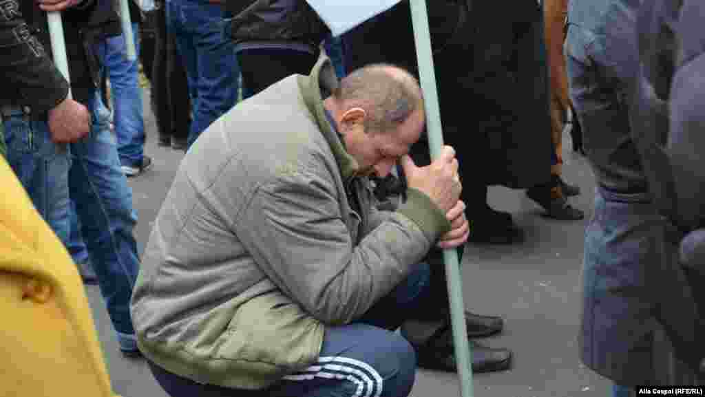 Moldova - protests of Partidul Nostru's members in front of ANRE, Chisinau