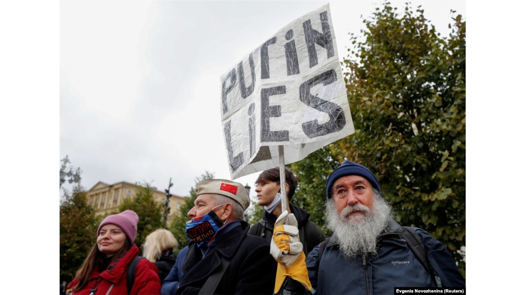 A protester at the demonstration in Moscow on September 25.