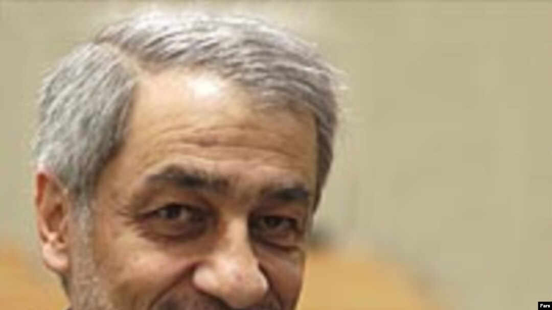 بسته سیاستی - نظارتی بانک مرکزی اکنون در کانون اختلافات درون دولت محمود احمدی نژاد قرار گرفته است.(عکس: فارس)