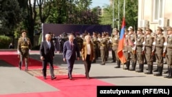 Саміт проходить за участю керівництва Вірменії та топ-посадовців ЄС, зокрема президентки Європейської комісії Урсули фон дер Ляєн і президента Європейської ради Антоніу Кошти