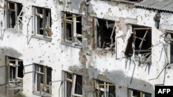  Така наподобява учебното заведение в Беслан извън. 